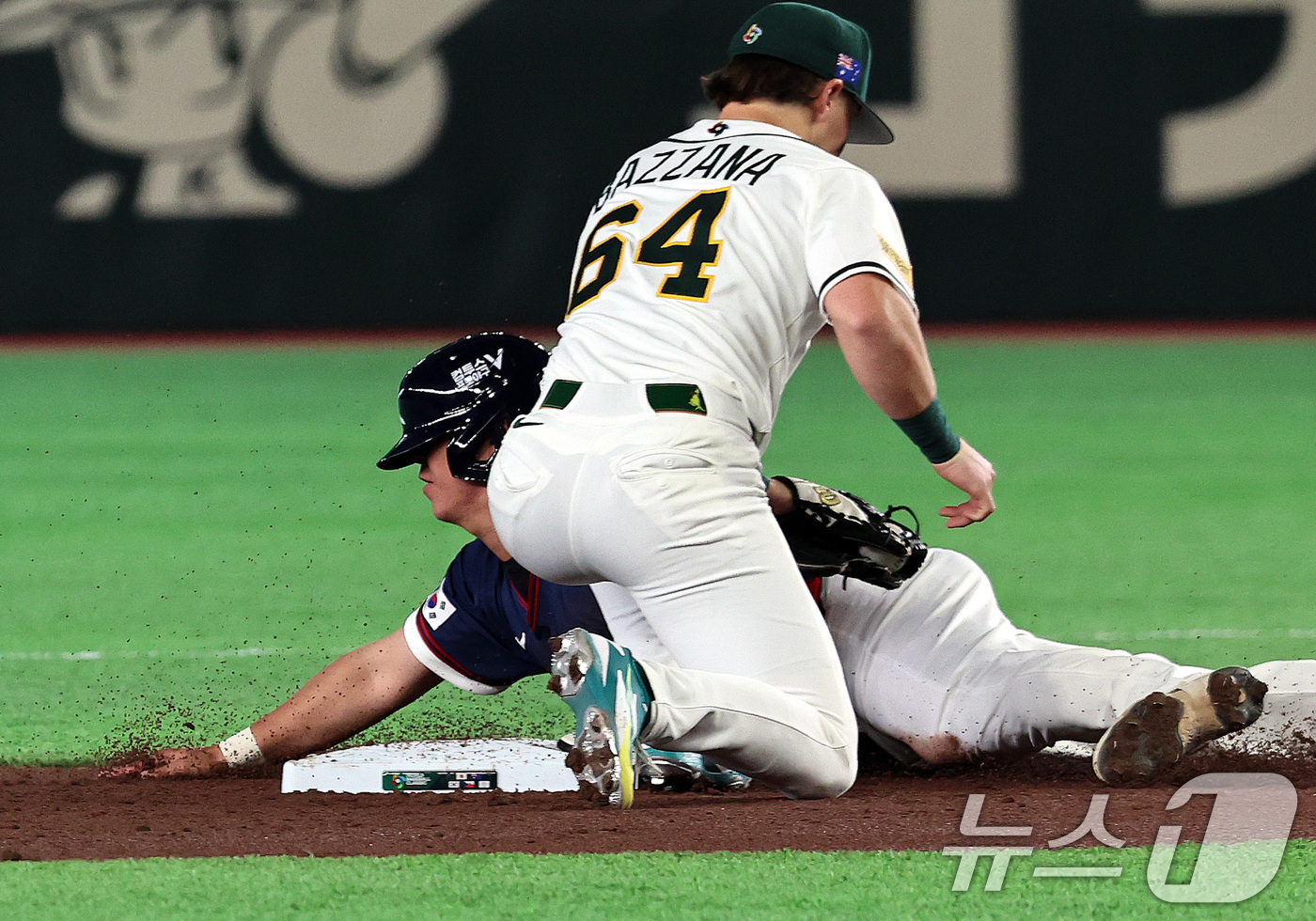 (도쿄=뉴스1) 구윤성 기자 = 9일 일본 도쿄돔에서 열린 2026 월드베이스볼클래식 조별리그 C조 대한민국과 호주의 경기. 대한민국의 2회초 공격 1사 1루 박동원 타석때 1루 …