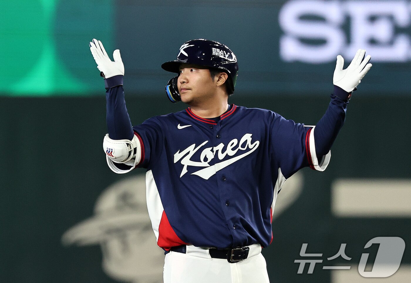 본문 이미지 - 9일 일본 도쿄돔에서 열린 2026 월드베이스볼클래식 조별리그 C조 대한민국과 호주의 경기. 3회초 대한민국 공격 무사 2루때 문보경이 1타점 적시타를 치고 세리머니하고 있다. 2026.3.9 ⓒ 뉴스1 구윤성 기자
