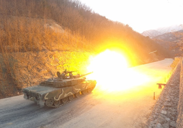 화염 내뿜는 K1E1 전차