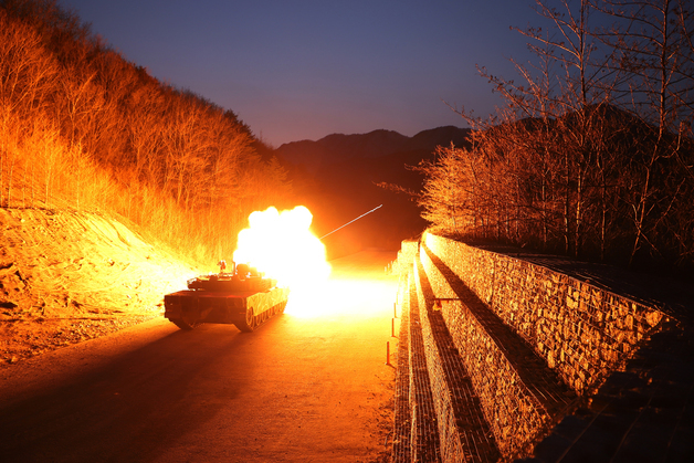 전차포 사격훈련 \'화염의 순간\'