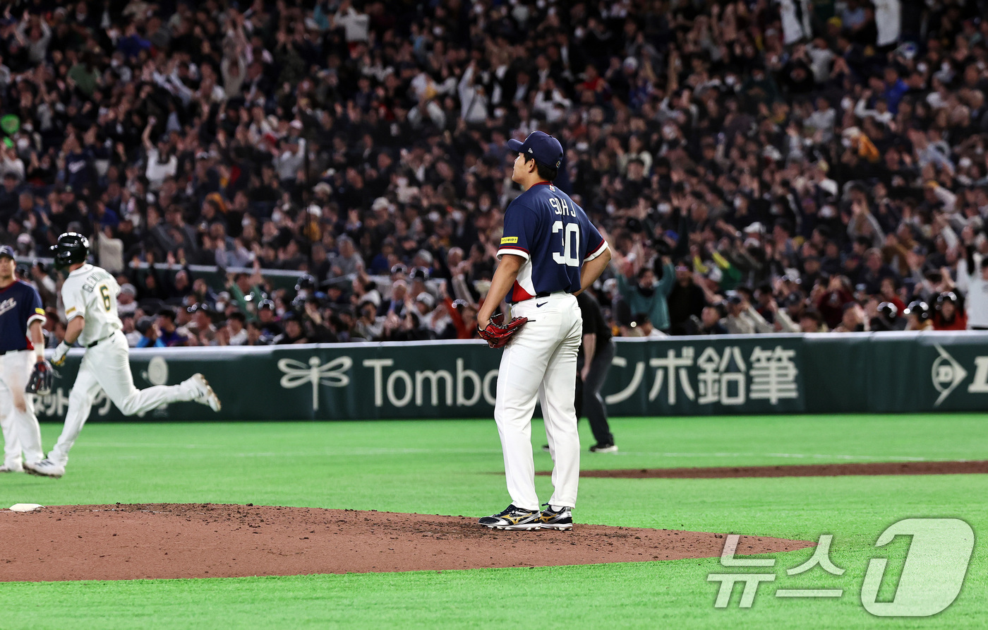 (도쿄=뉴스1) 구윤성 기자 = 9일 일본 도쿄돔에서 열린 2026 월드베이스볼클래식 조별리그 C조 대한민국과 호주의 경기. 5회말 대한민국 소형준이 호주의 선두타자 로비 글렌디닝 …