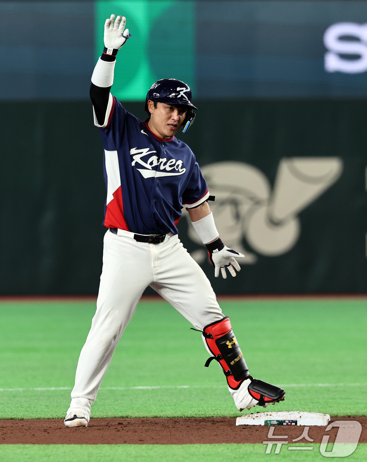 (도쿄=뉴스1) 구윤성 기자 = 9일 일본 도쿄돔에서 열린 2026 월드베이스볼클래식 조별리그 C조 대한민국과 호주의 경기. 6회초 1사 주자 없는 상황 대한민국 박동원이 2루타를 …