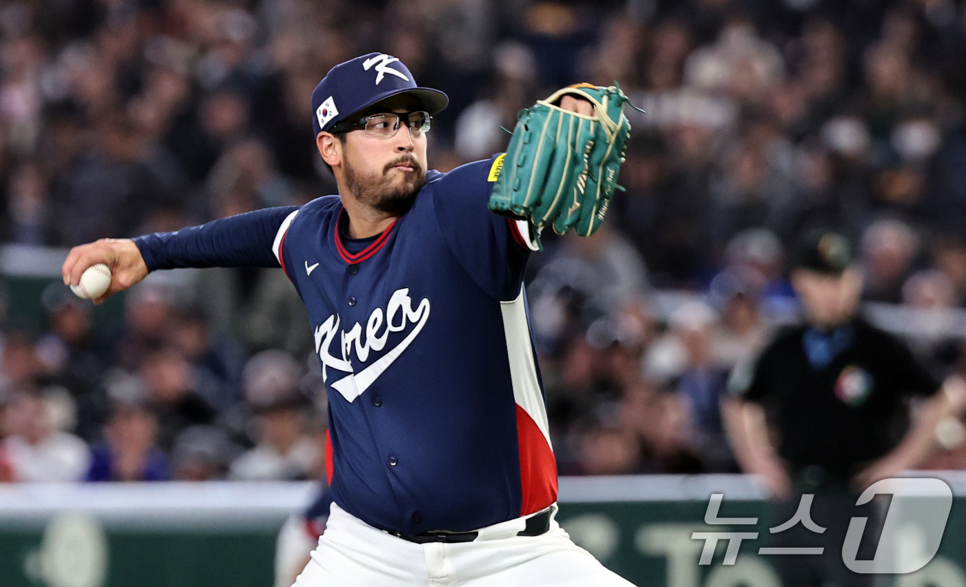 (도쿄=뉴스1) 구윤성 기자 = 9일 일본 도쿄돔에서 열린 2026 월드베이스볼클래식 조별리그 C조 대한민국과 호주의 경기. 대한민국 데인 더닝이 7회말 마운드에 올라 역투하고 있 …