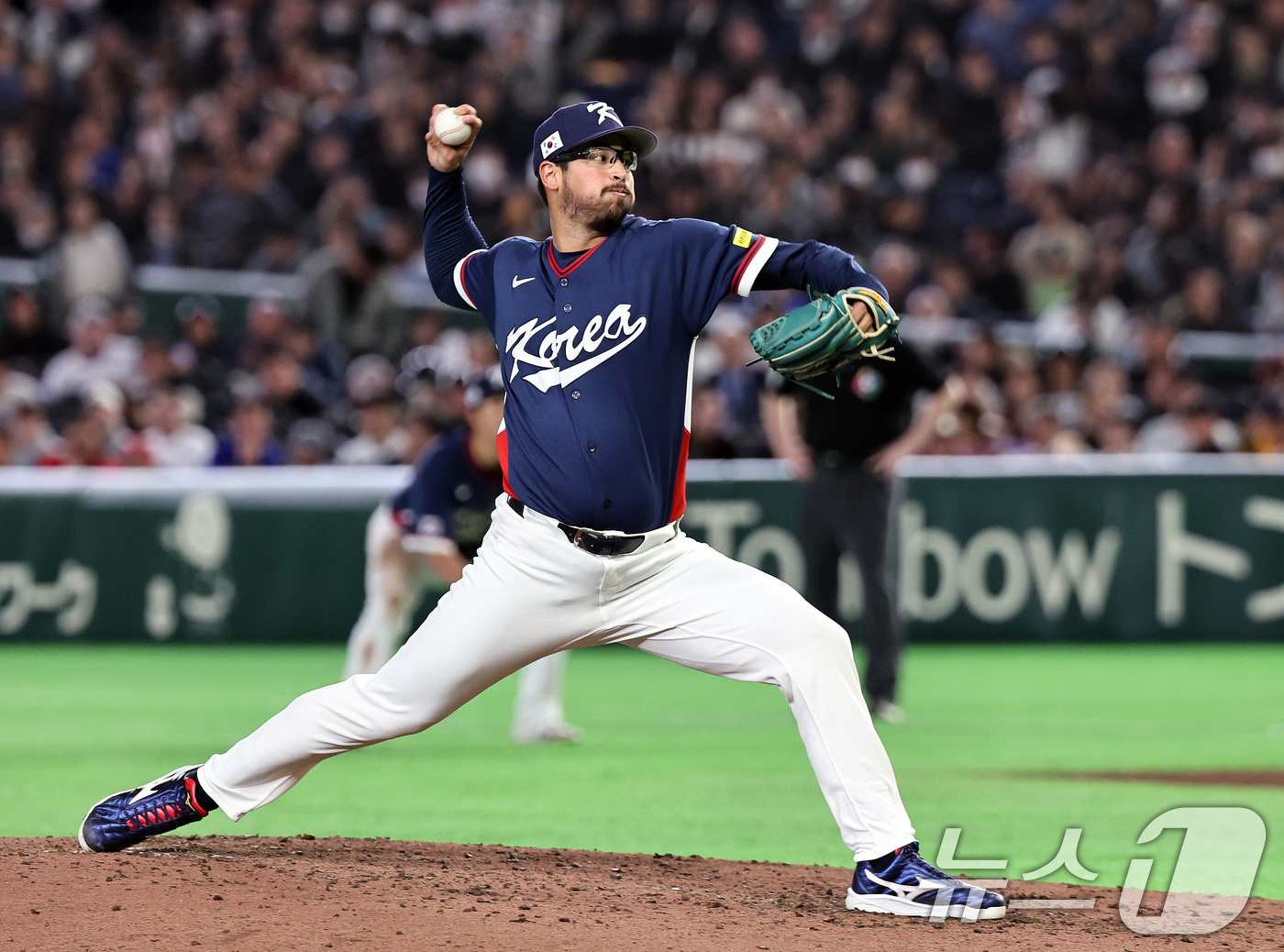 (도쿄=뉴스1) 구윤성 기자 = 9일 일본 도쿄돔에서 열린 2026 월드베이스볼클래식 조별리그 C조 대한민국과 호주의 경기. 대한민국 데인 더닝이 7회말 마운드에 올라 역투하고 있 …