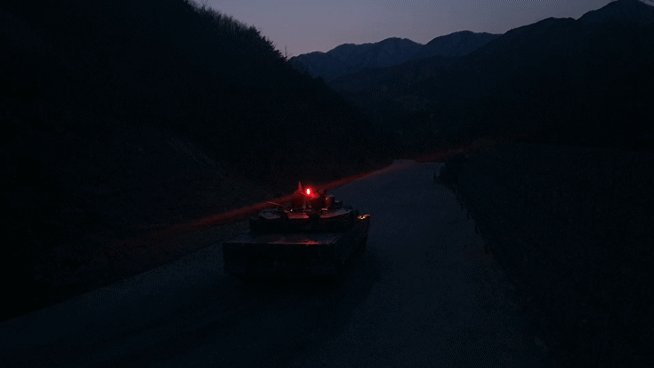 [르포] 동부전선 밤하늘 가른 화염…7년 만의 'K1E1' 야간사격