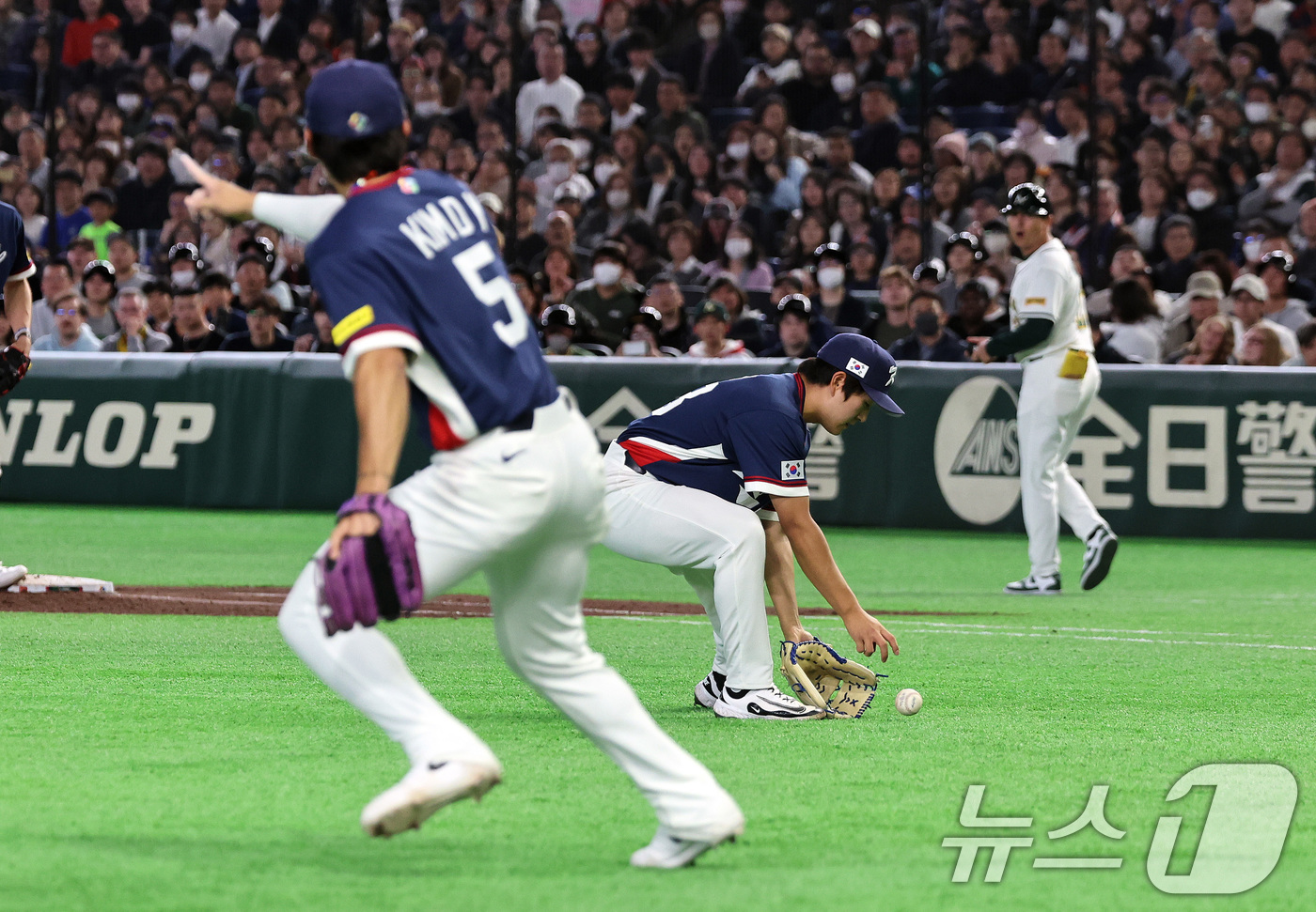 (도쿄=뉴스1) 구윤성 기자 = 9일 일본 도쿄돔에서 열린 2026 월드베이스볼클래식 조별리그 C조 대한민국과 호주의 경기, 대한민국 김택연이 호주의 8회말 무사 1루 팀 케널리의 …