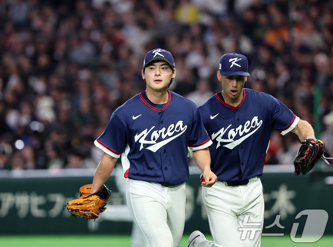 (도쿄=뉴스1) 구윤성 기자 = 9일 일본 도쿄돔에서 열린 2026 월드베이스볼클래식 조별리그 C조 대한민국과 호주의 경기, 대한민국 조병현이 8회말 위기를 넘긴 뒤 더그아웃으로 …