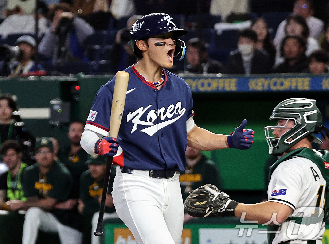 (도쿄=뉴스1) 구윤성 기자 = 9일 일본 도쿄돔에서 열린 2026 월드베이스볼클래식 조별리그 C조 대한민국과 호주의 경기, 9회초 대한민국의 선두타자 김도영이 볼넷으로 출루하고 …