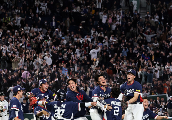 '전세기 타고 8강 간다'