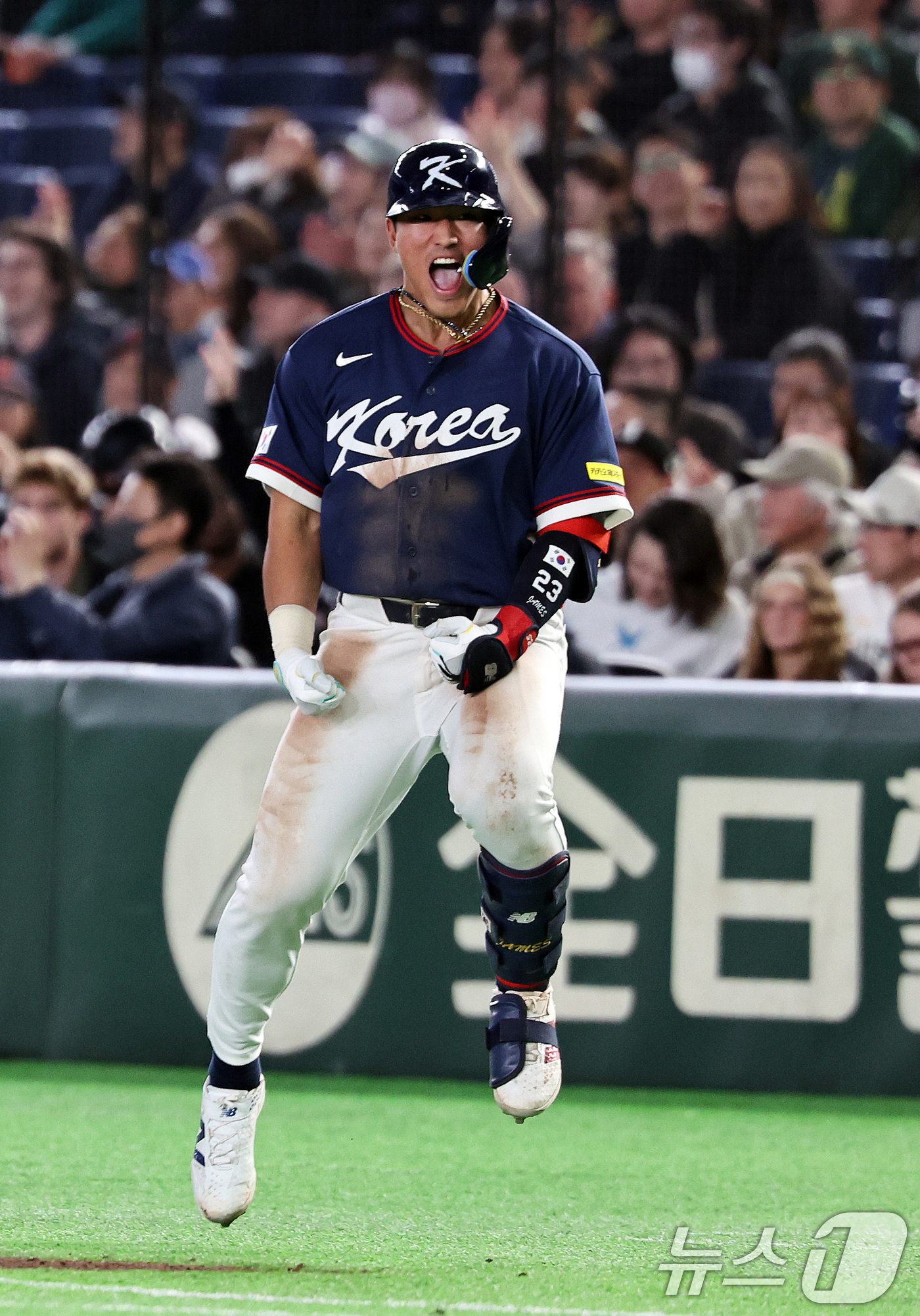 (도쿄=뉴스1) 구윤성 기자 = 9일 일본 도쿄돔에서 열린 2026 월드베이스볼클래식(WBC) 조별리그 C조 대한민국과 호주의 경기, 9회초 1사 1,3루 대한민국 안현민이 1타점 …