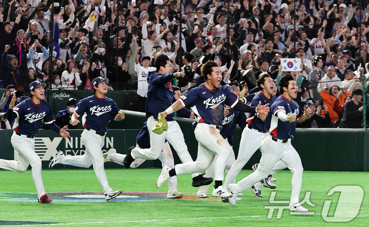 (도쿄=뉴스1) 구윤성 기자 = 9일 일본 도쿄돔에서 열린 2026 월드베이스볼클래식(WBC) 조별리그 C조 대한민국과 호주의 경기, 7-2 승리로 8강 진출을 확정지은 대한민국 …