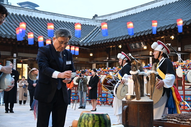 한국의집 재개관 행사 참석한 허민 청장
