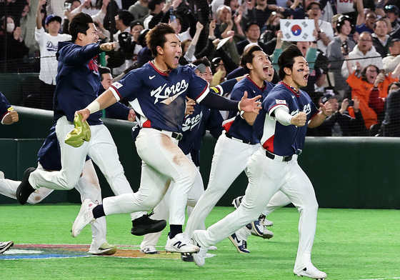 '기적의 8강' 류지현 감독 "인생경기…염원이 하나로 모인 결과"[WBC]