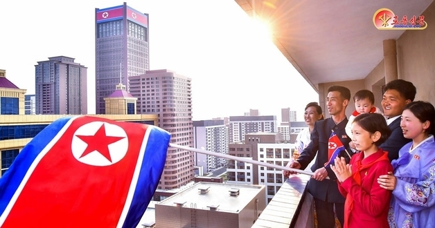 새 학기 개학 날 풍경 선전…'우리는 조선사람' 선전전 개시[데일리 북한]