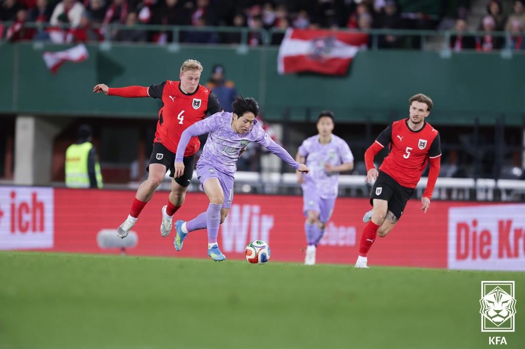 (서울=뉴스1) = 31일(현지시간) 오스트리아 빈 에른스트 하펠 스타디움에서 열린 한국 축구대표팀과 오스트리아의 평가전에서 이강인이 돌파를 시도하고 있다.(대한축구협회 제공. 재 …