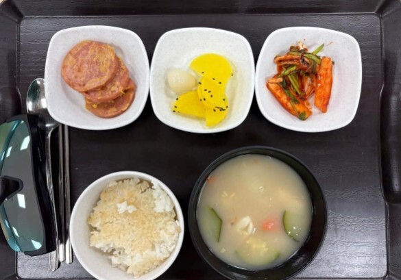 소시지에 단무지…교도소보다 못한 대전 '노벨상 꿈꾸는 국책연구소' 식단