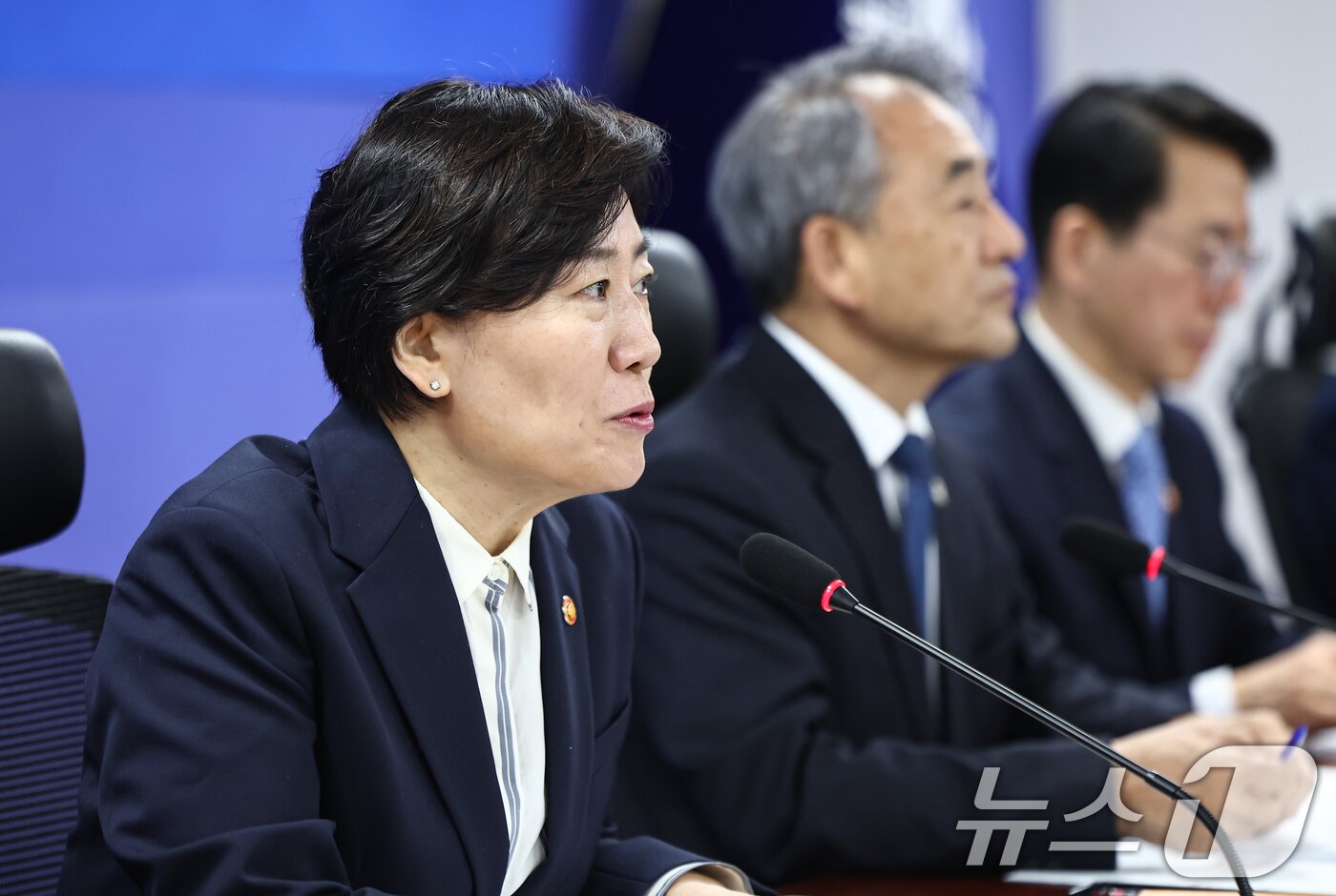 본문 이미지 - 송미령 농림축산식품부 장관이 1일 서울 여의도 국회 의원회관에서 열린 2026년 농해수 추가경정예산안 당정협의에서 모두 발언을 하고 있다. 2026.4.1 ⓒ 뉴스1 김도우 기자