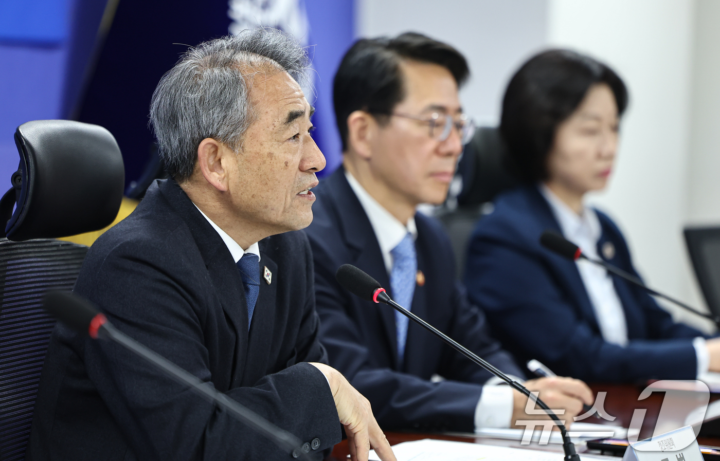 (서울=뉴스1) 김도우 기자 = 윤준병 더불어민주당 농해수정책조정위원장이 1일 서울 여의도 국회 의원회관에서 열린 2026년 농해수 추가경정예산안 당정협의에서 모두 발언을 하고 있 …