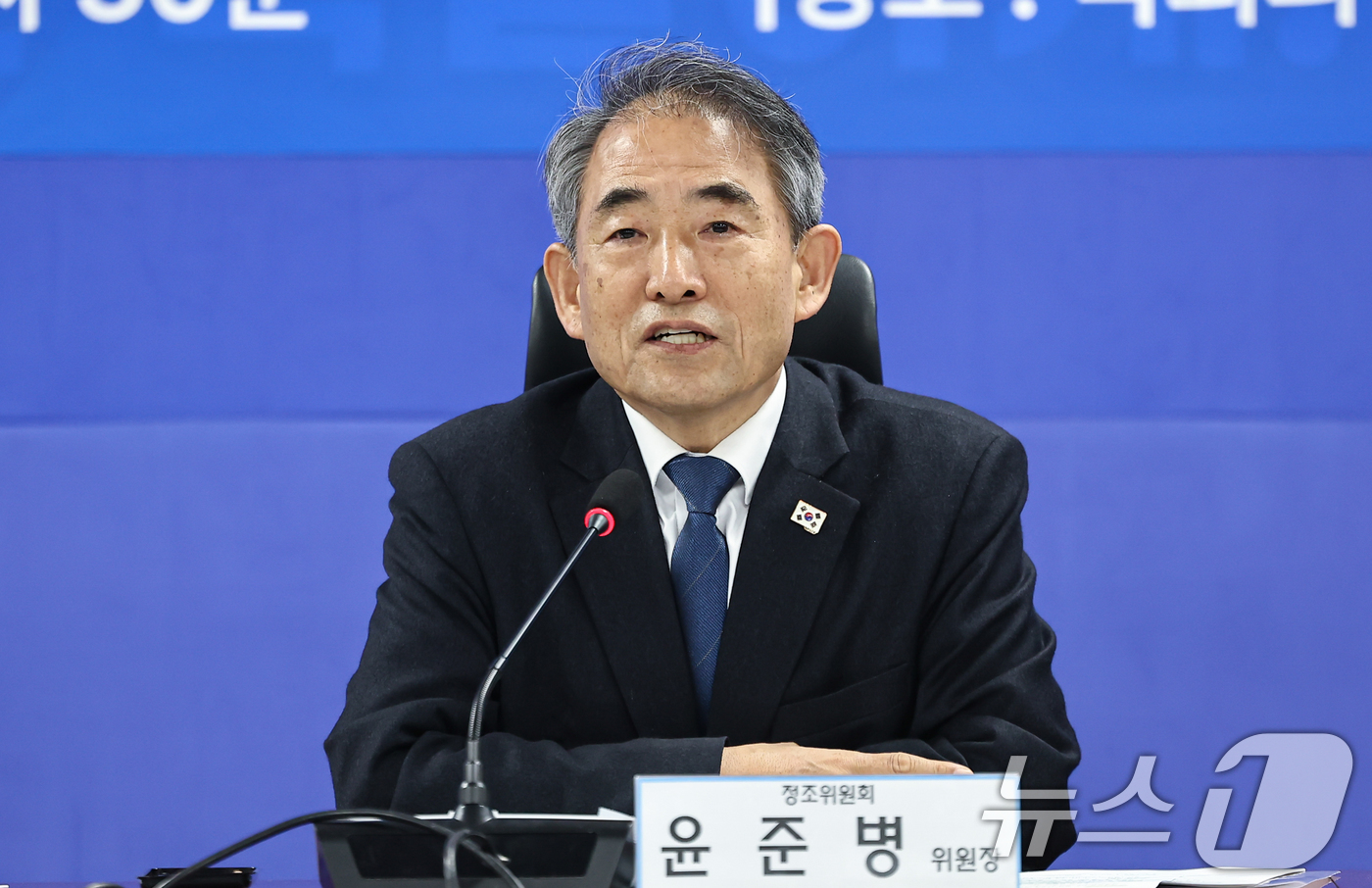 (서울=뉴스1) 김도우 기자 = 윤준병 더불어민주당 농해수정책조정위원장이 1일 서울 여의도 국회 의원회관에서 열린 2026년 농해수 추가경정예산안 당정협의에서 모두 발언을 하고 있 …