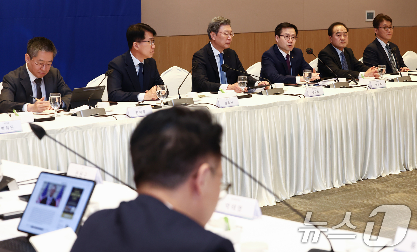 (서울=뉴스1) 김민지 기자 = 여한구 산업통상부 통상교섭본부장이 1일 오전 서울 영등포구 KFI타워에서 열린 글로벌 경제 현안대응 기업간담회에서 모두 발언을 하고 있다. 2026 …
