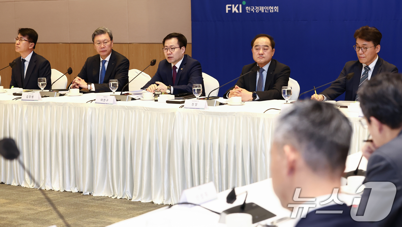 (서울=뉴스1) 김민지 기자 = 여한구 산업통상부 통상교섭본부장이 1일 오전 서울 영등포구 KFI타워에서 열린 글로벌 경제 현안대응 기업간담회에서 모두 발언을 하고 있다. 2026 …