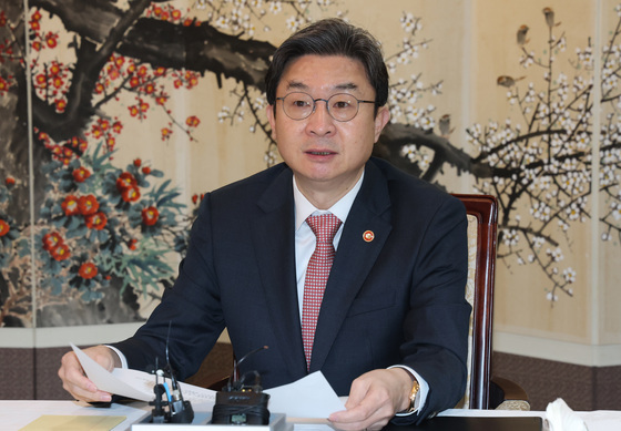 GDP 대비 가계부채 비율 2030년까지 '80%' 아래로…"총량 규제 더 강화"