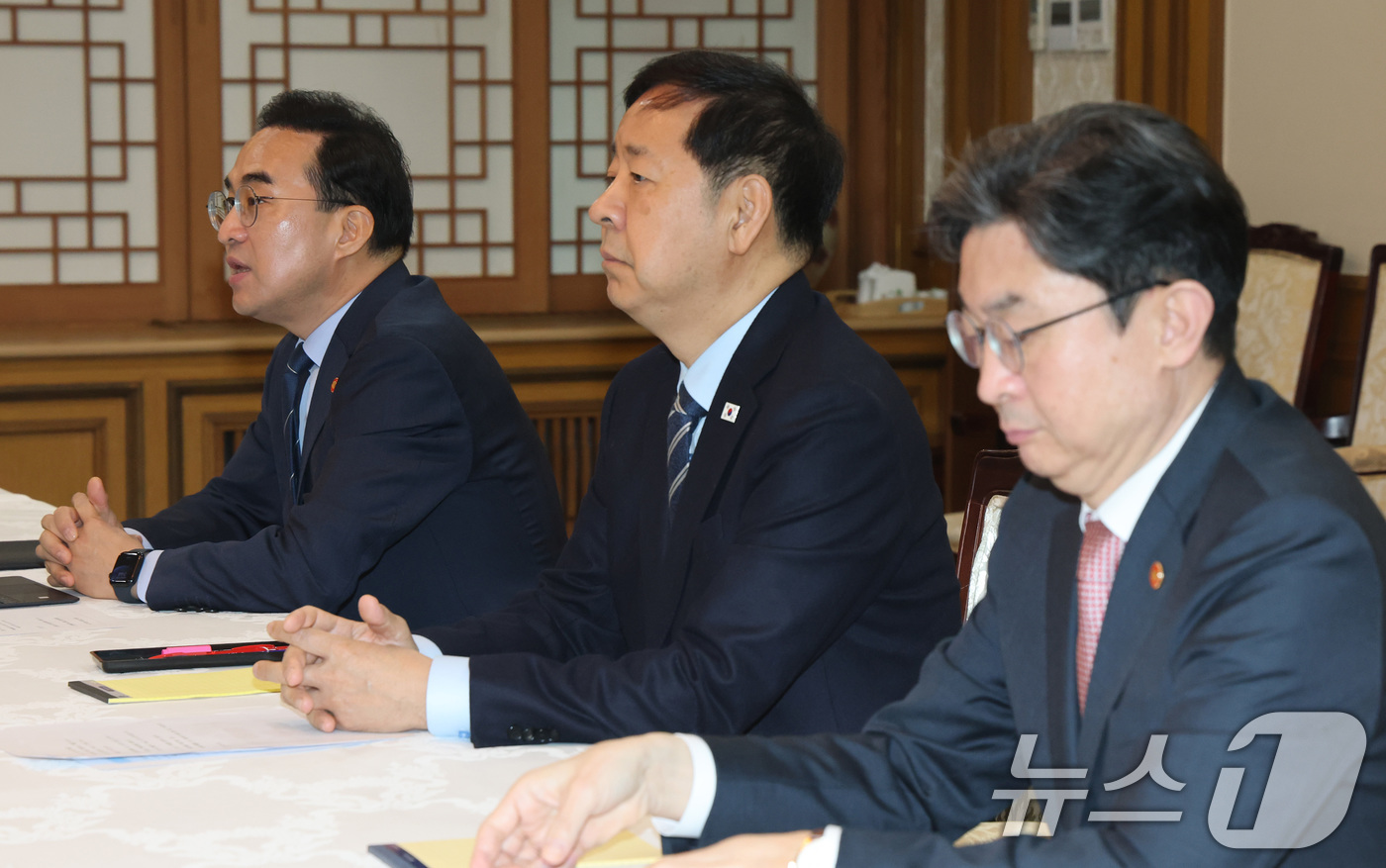 (서울=뉴스1) 임세영 기자 = 박홍근 기획예산처 장관이 1일 서울 종로구 정부서울청사에서 열린 거시재정금융간담회에서 발언을 하고 있다.왼쪽부터 박 장관, 구윤철 경제부총리 겸 재 …