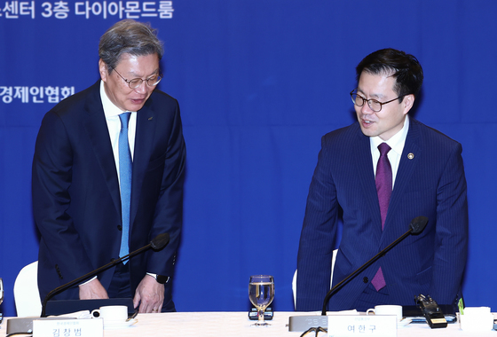 중동 상황 대응 위해 경제인들 만난 여한구 본부장