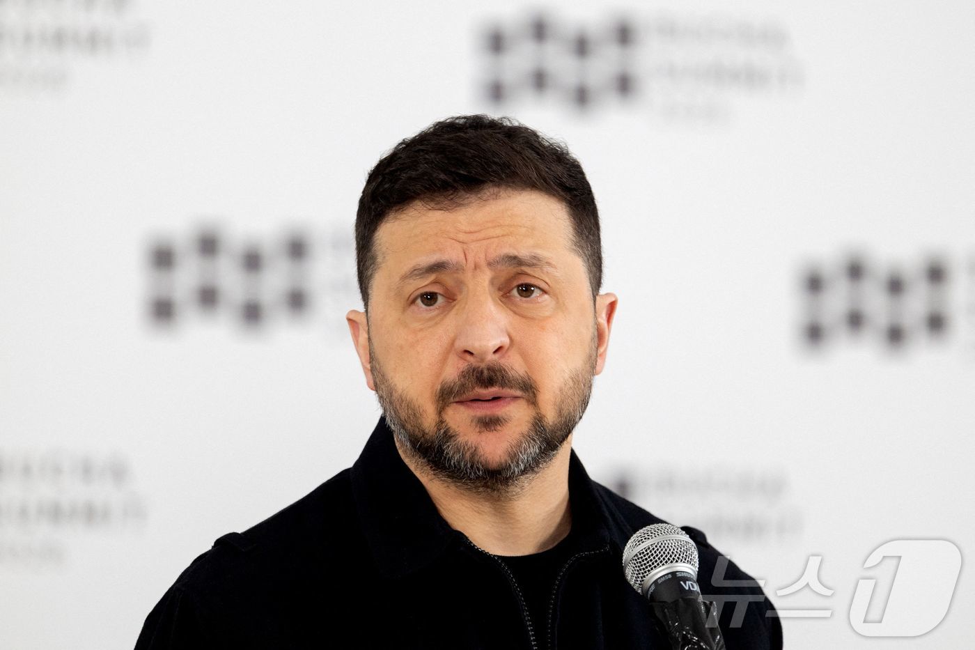 (부차 AFP=뉴스1) 이창규 기자 = 볼로디미르 젤렌스키 우크라이나 대통령이 31일(현지시간) 우크라이나 부차에서 열린 부차 정상회의에서 기자회견을 하고 있다.ⓒ AFP=뉴스1
