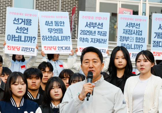 명지대 앞 찾은 오세훈 시장