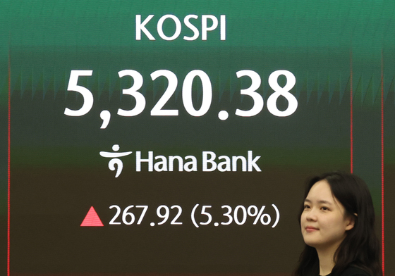 [뉴스1 PICK]코스피 6% 뛰며 5,300 회복...매수사이드카 발동