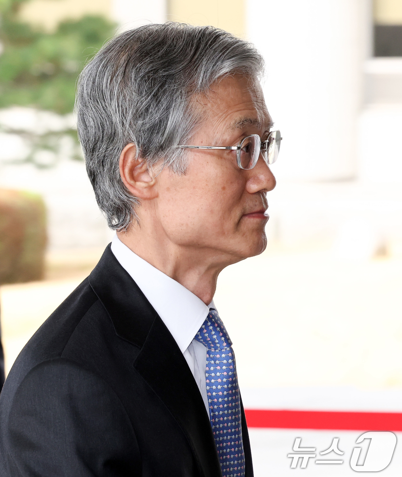 (서울=뉴스1) 최지환 기자 = 조희대 대법원장이 1일 오전 서울 서초구 대법원으로 출근하고 있다. 2026.4.1/뉴스1