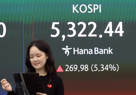 5300선 회복하며 급층 출발한 코스피