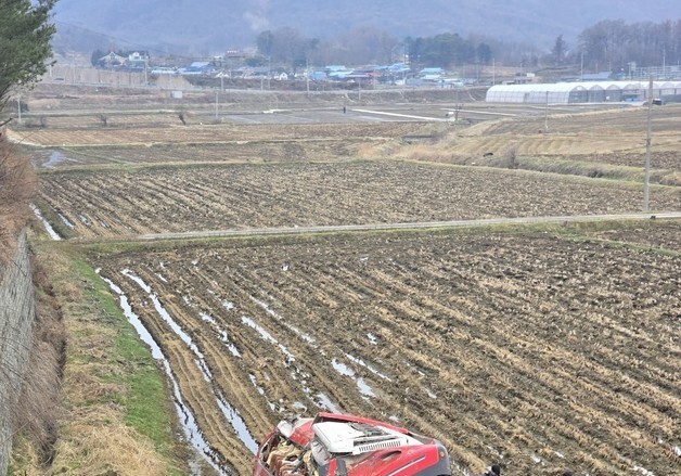음성서 통근버스 5m 아래 논으로 굴러…26명 중·경상(종합)