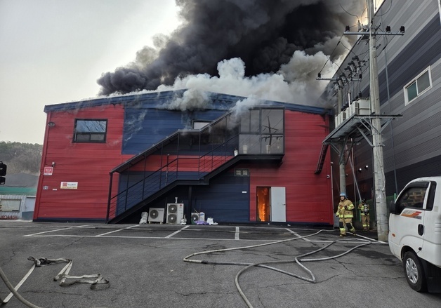 파주 파주읍 공장 화재 대응1단계 발령…1명 중상