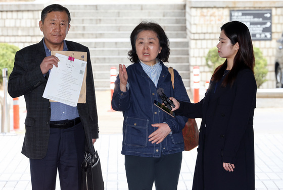 오세훈 여론조사비 대납 재판 증인 출석하는 김영선 전 의원