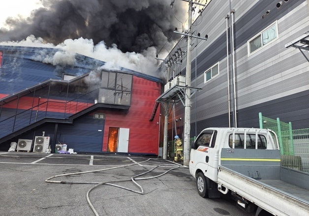 파주 공장 화재 '대응1단' 발령…1명 중상