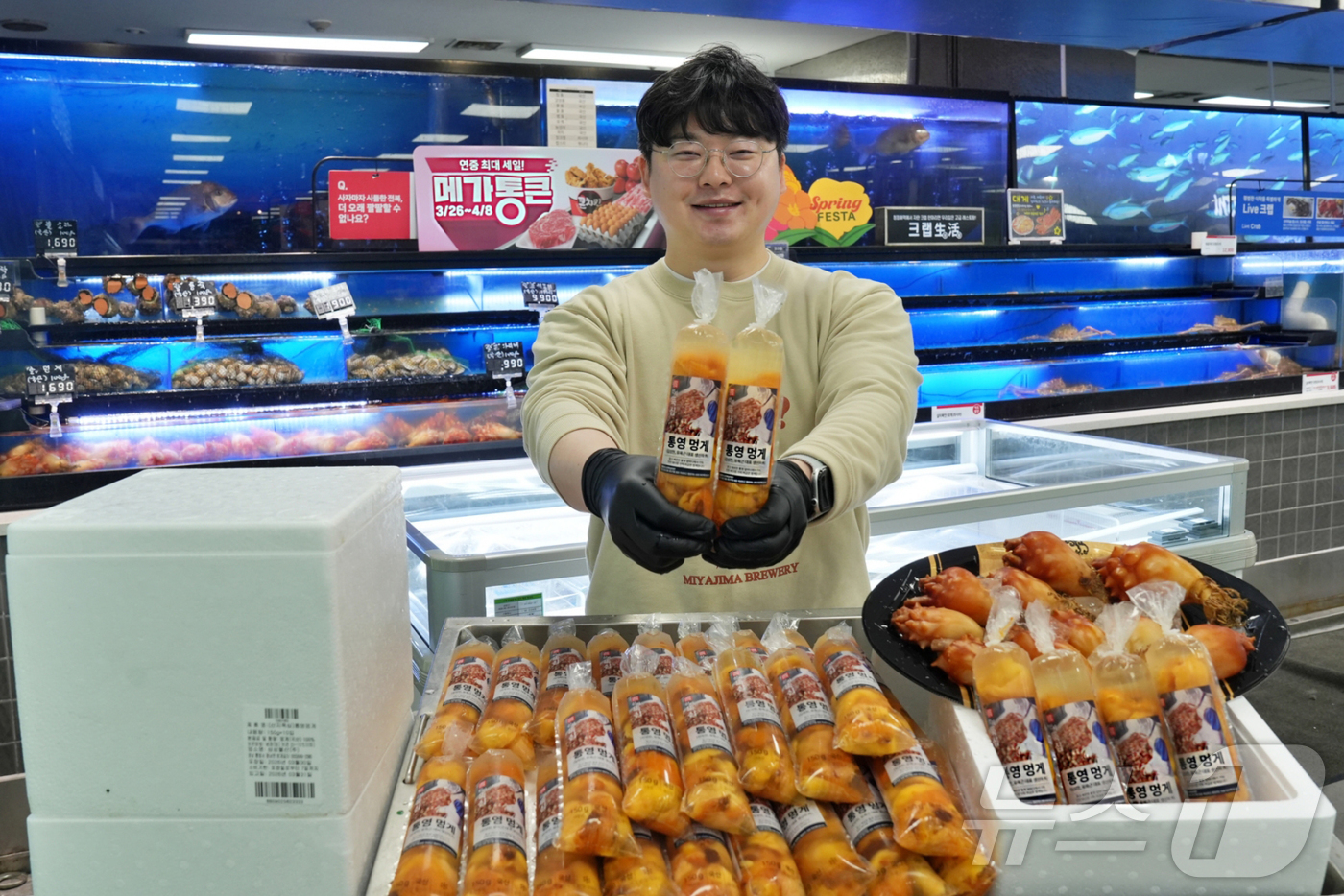 (서울=뉴스1) = 롯데마트가 오는 2일부터 시작되는 메가통큰 행사 2주차를 맞아 남해안 햇멍게를 4990원에 판매한다고 1일 밝혔다. 사진은 서울 송파구 롯데마트 제타플렉스 잠실 …