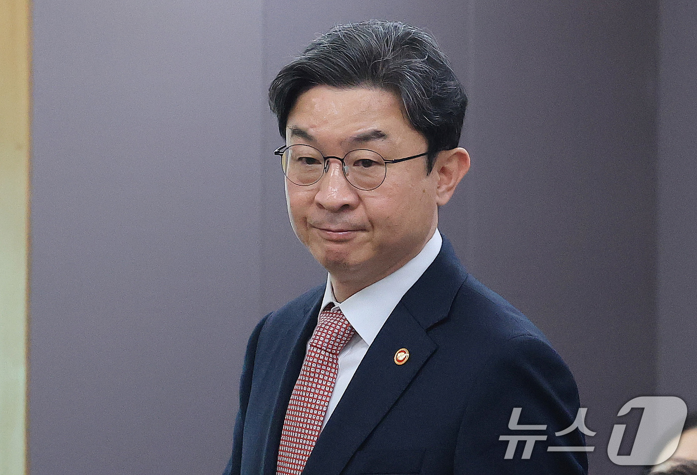 (서울=뉴스1) 임세영 기자 = 이억원 금융위원회 위원장이 1일 서울 종로구 정부서울청사에서 열린 가계부채 점검회의에 참석하고 있다. 2026.4.1/뉴스1