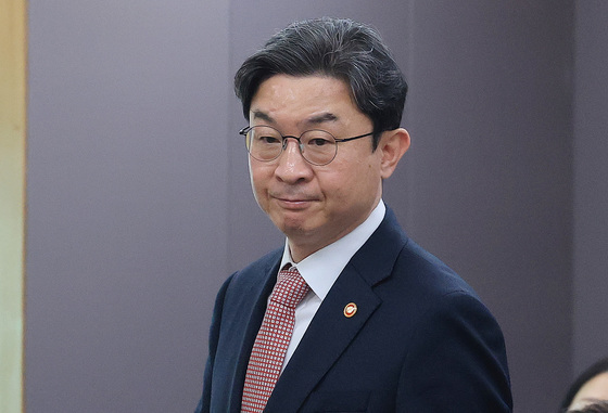 다주택자 대출 원천 차단…향후 '비거주 1주택'도 조인다