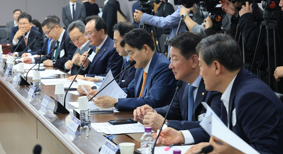 가계부채 점검회의 참석한 금융권