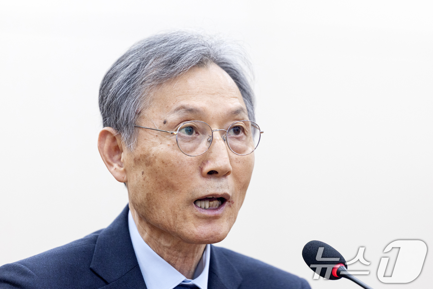 (서울=뉴스1) 이승배 기자 = 고광헌 방송미디어통신심의위원회 위원장 후보자가 1일 서울 여의도 국회에서 열린 제433회국회(임시회) 과학기술정보방송통신위원회 인사청문회에 출석해 …