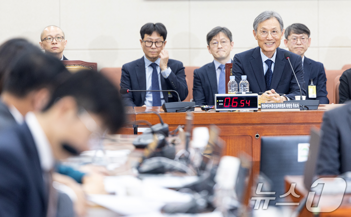 (서울=뉴스1) 이승배 기자 = 고광헌 방송미디어통신심의위원회 위원장 후보자가 1일 서울 여의도 국회에서 열린 제433회국회(임시회) 과학기술정보방송통신위원회 인사청문회에 출석해 …