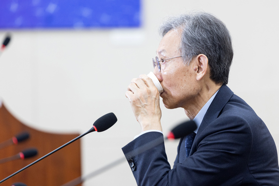 물 마시는 고광헌 방미심위 위원장 후보자