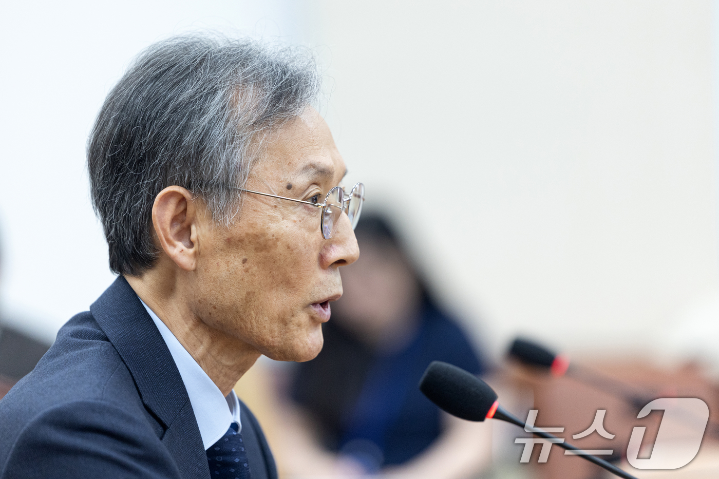 (서울=뉴스1) 이승배 기자 = 고광헌 방송미디어통신심의위원회 위원장 후보자가 1일 서울 여의도 국회에서 열린 제433회국회(임시회) 과학기술정보방송통신위원회 인사청문회에 출석해 …