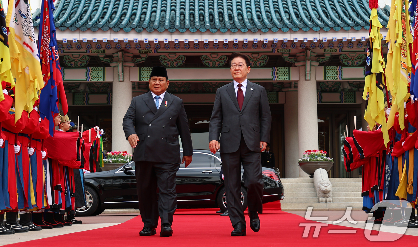 (서울=뉴스1) 이재명 기자 = 이재명 대통령이 1일 청와대에서 국빈 방한한 프라보워 수비안토 인도네시아 대통령을 영접하고 있다. 2026.4.1/뉴스1