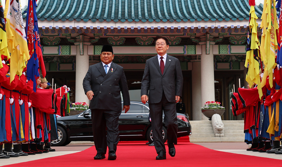 李대통령, 인니 대통령과 정상회담…'할랄 식단·전통 선물' 친교(종합)