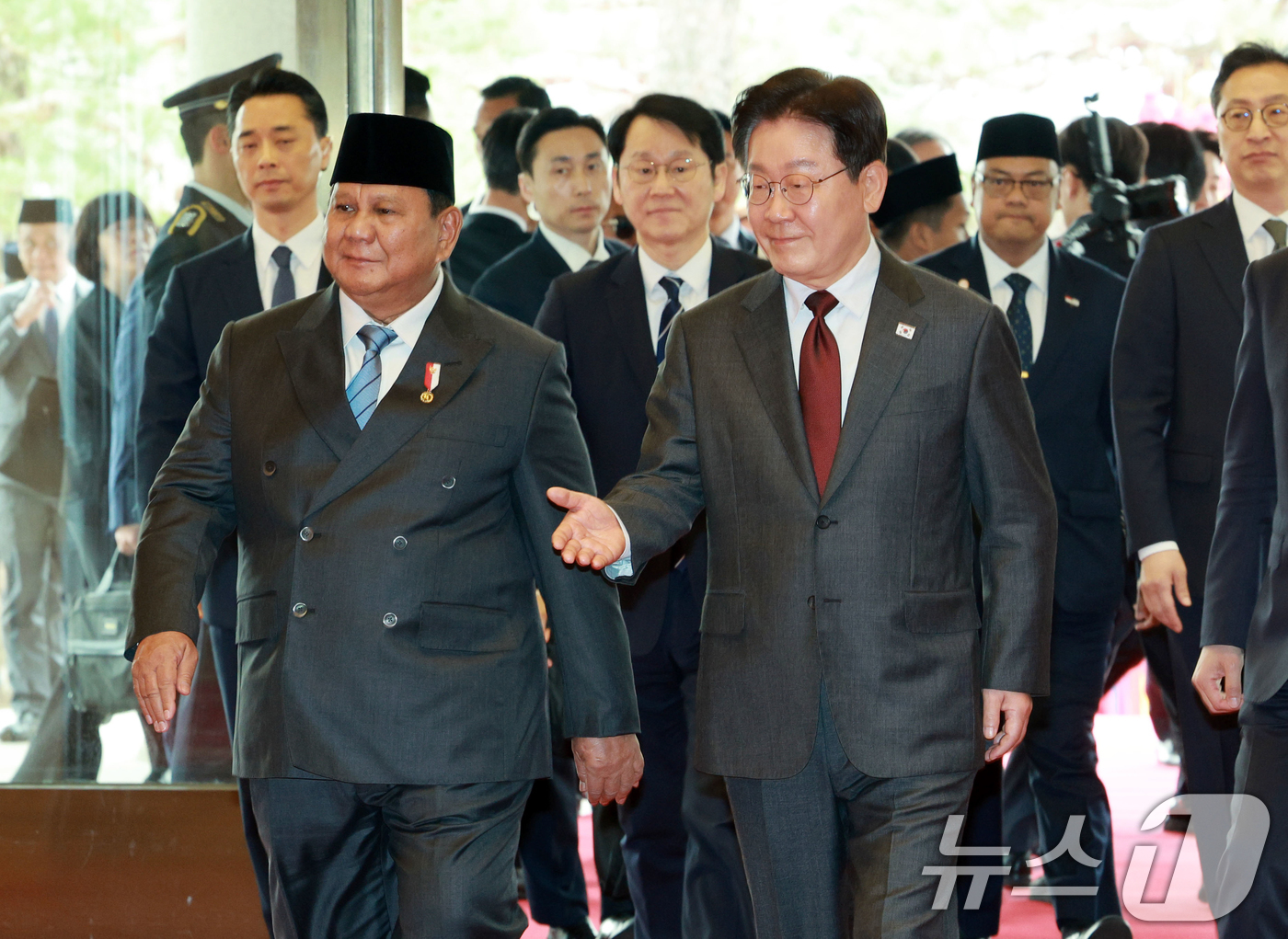 (서울=뉴스1) 이재명 기자 = 이재명 대통령이 1일 청와대에서 국빈 방한한 프라보워 수비안토 인도네시아 대통령을 영접하고 있다. 2026.4.1/뉴스1