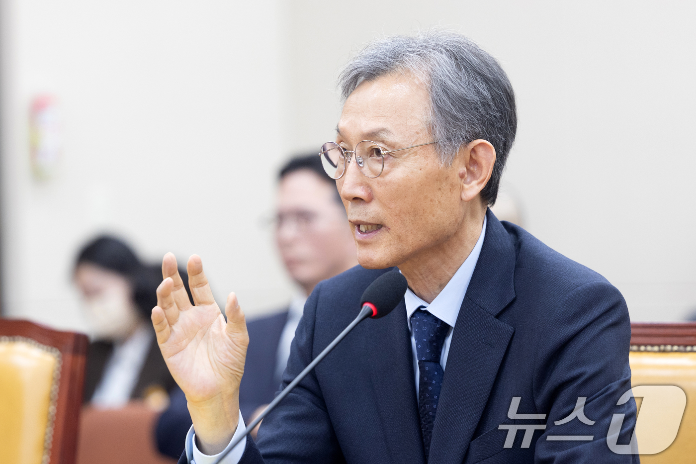 (서울=뉴스1) 이승배 기자 = 고광헌 방송미디어통신심의위원회 위원장 후보자가 1일 서울 여의도 국회에서 열린 제433회국회(임시회) 과학기술정보방송통신위원회 인사청문회에 출석해 …