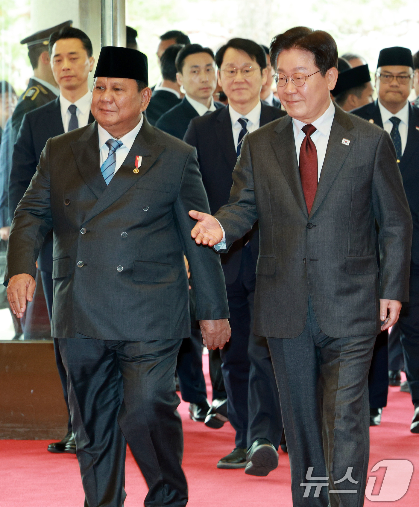(서울=뉴스1) 이재명 기자 = 이재명 대통령이 1일 청와대에서 국빈 방한한 프라보워 수비안토 인도네시아 대통령을 영접하고 있다. 2026.4.1/뉴스1
